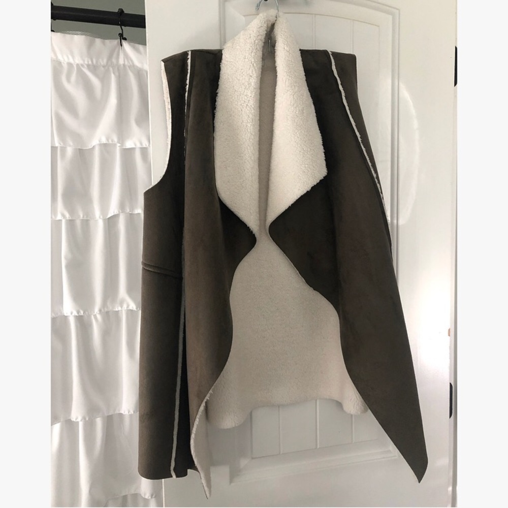 Brown/beige vest